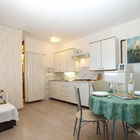 Eduard 66 Apartmán