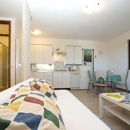 Eduard 66 Apartmán